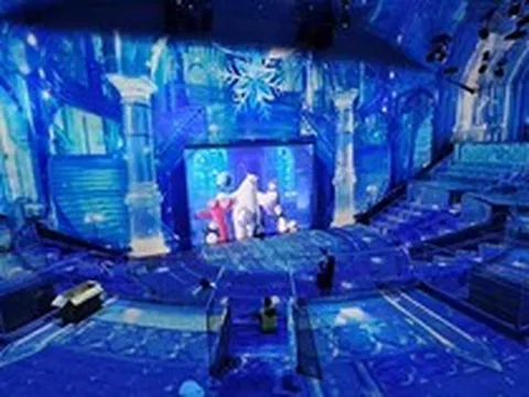 Việt Nam sở hữu một “khu rừng băng tuyết” thường xuyên duy trì -5 độ C, bàn ghế đều được làm bằng băng tạo nên không gian chưa từng có