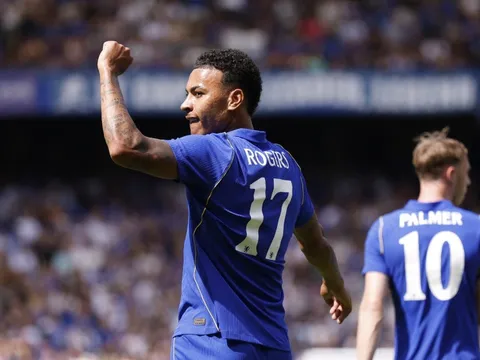 Premier League đang làm loạn thị trường chuyển nhượng