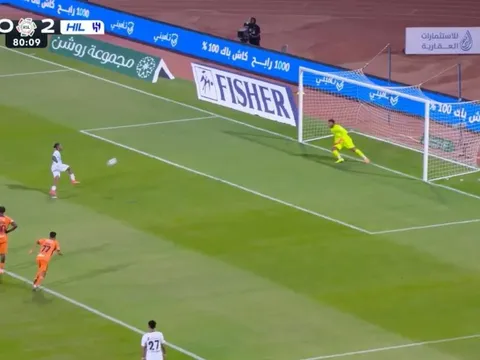 Panenka lên xà, tân binh 60 triệu bảng bị đồng đội quát