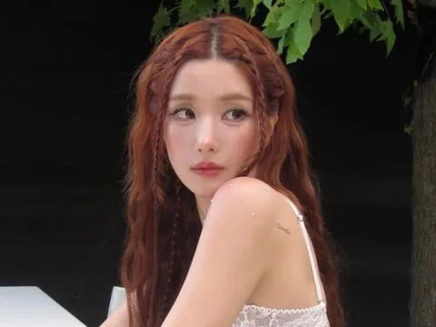 'Nữ thần Waterbomb' Kwon Eun Bi tiếp tục gây 'dậy sóng'