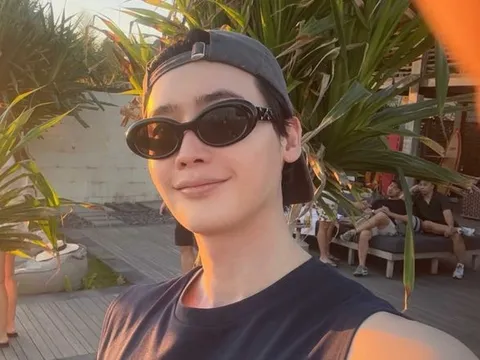 Tình trạng Lee Jong Suk sau 1 tháng chia tay IU
