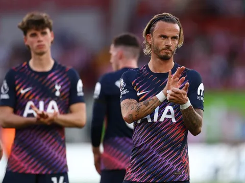 Tottenham thua muối mặt ngày ra quân Premier League