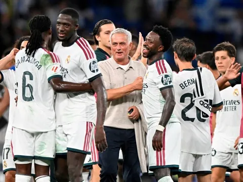 Mourinho vừa trở lại đã mở cuộc chiến vì Vinicius