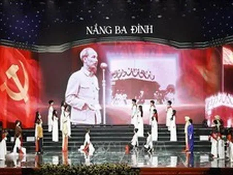 Chủ tịch Quốc hội Trần Thanh Mẫn dự Chương trình nghệ thuật chính luận ‘Nắng Ba Đình’