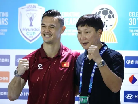 HLV Kim: Nếu Ronaldo hay Messi sút hôm nay, Lê Giang cũng cản được
