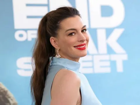 Anne Hathaway gây bất ngờ với mái tóc ngắn nhất trong hơn một thập kỷ