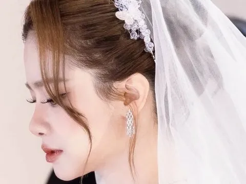 Dương Hoàng Yến bất ngờ công khai mặc váy cưới