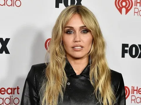 Cựu sao Disney tố Miley Cyrus