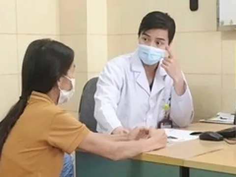 'Xin bác sĩ đừng nói mẹ bị ung thư' - thế khó khi gia đình muốn giấu bệnh