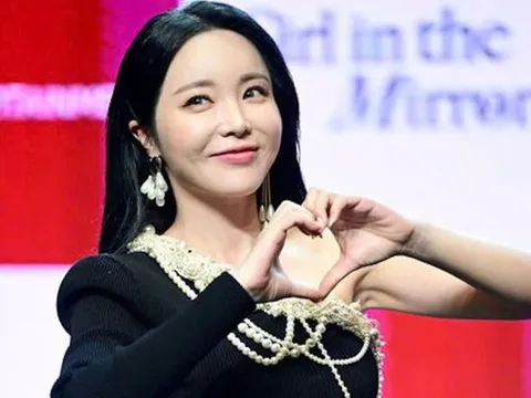 Hong Jin Young đính chính
