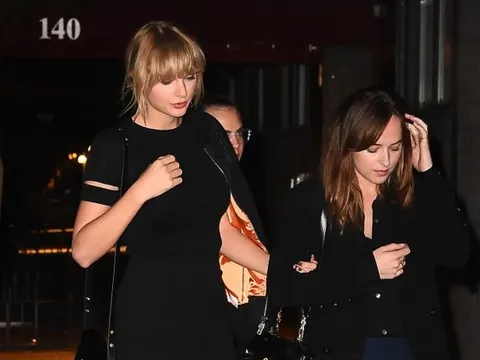 Taylor Swift đi chơi riêng cùng Dakota Johnson tại Los Angeles