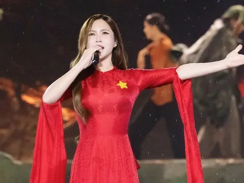 Hương Tràm chứng minh bản lĩnh trước 40 nghìn khán giả trên sân khấu Tổ Quốc Trong Tim