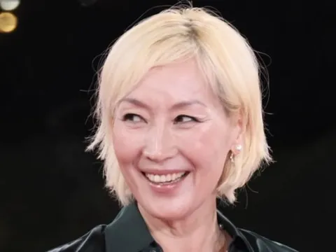 Lee Hye Young ở tuổi 55 chăm sóc bản thân thế nào sau biến cố sức khỏe?