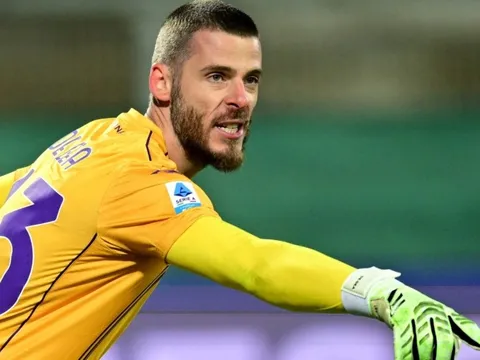 AS Roma khiến De Gea 4 lần vào lưới nhặt bóng