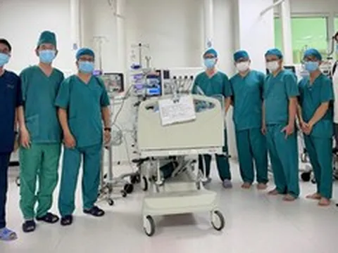 Bé 7 tháng tuổi nguy kịch vì xương lươn găm sâu hai bên phế quản
