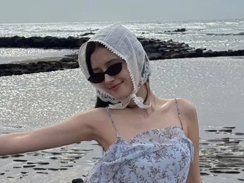 Nancy (MOMOLAND) khoe nhan sắc ngọt ngào cùng vóc dáng nổi bật trong loạt ảnh đi biển
