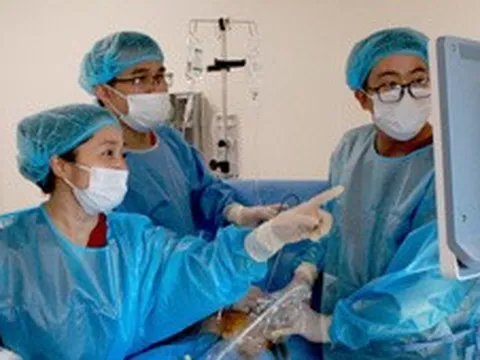 Tam thai mắc hội chứng truyền máu, thai phụ từ Hàn Quốc về nước để cứu thai nhi