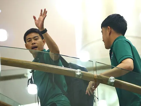 Tuyển Thái Lan về tới khách sạn lúc gần 22h