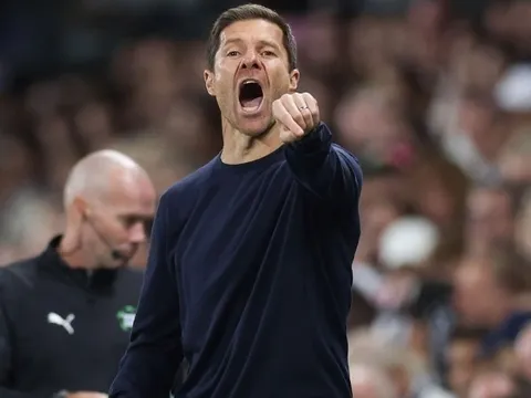 Xabi Alonso giúp Chelsea làm nên lịch sử tại Premier League