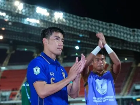 Sarach chặn đường lui của tuyển Thái Lan