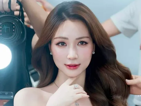 Hòa Minzy gây thương nhớ với tạo hình công chúa sau đêm diễn đặc biệt