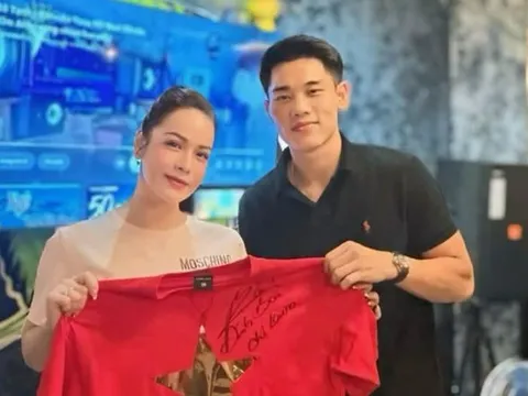 Nhật Kim Anh chúc mừng Đình Bắc