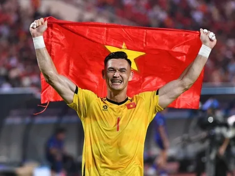 Loạt báo Hàn Quốc dậy sóng vì 'phép màu' của HLV Kim Sang-sik