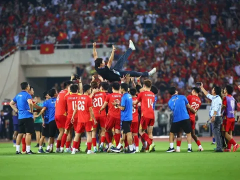 Sau hai trận chung kết, Việt Nam và Thái Lan đều còn thiếu một thứ
