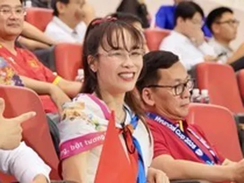 Tỷ phú Nguyễn Thị Phương Thảo tặng quà đặc biệt cho đội tuyển Việt Nam sau chức vô địch Đông Nam Á
