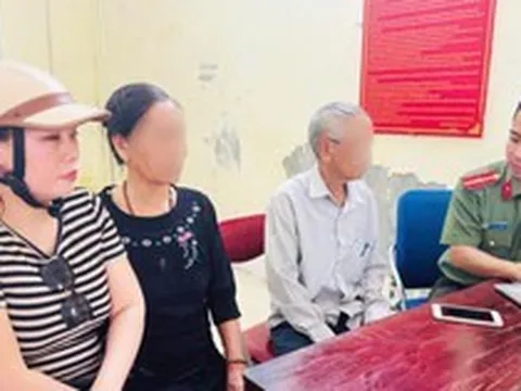 Không đủ tiền để chuyển vào tài khoản, cụ ông mang 5 chỉ vàng đi bán: Chủ tiệm nhất quyết không mua và cùng đến công an làm việc