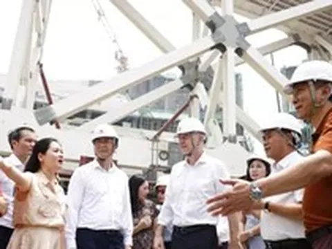 Chủ tịch FIFA thăm sân vận động 60.000 chỗ ngồi của PVF