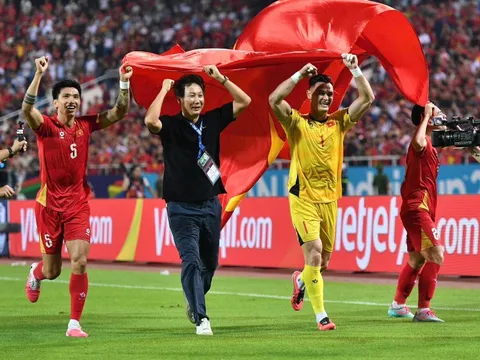 Báo Thái Lan: 'Voi chiến' hai lần dẫn trước vẫn ôm hận trước Việt Nam