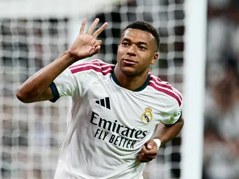 Real Madrid đè bẹp Sociedad nhờ cú hat-trick của Mbappe