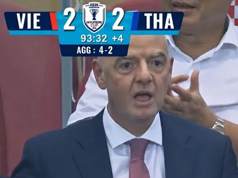 Khoảnh khắc 'há hốc mồm' của Chủ tịch FIFA gây sốt
