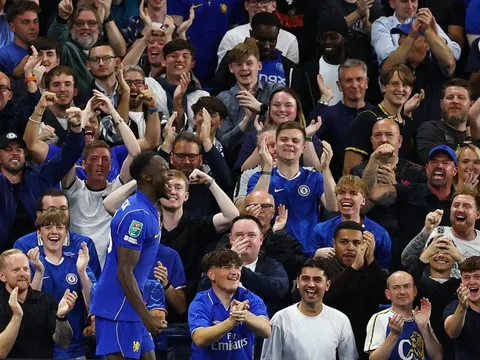 Welbeck ghi bàn ngày ra mắt Chelsea