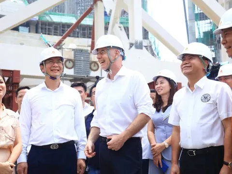 Chủ tịch FIFA thăm công trường SVĐ 60.000 chỗ ngồi