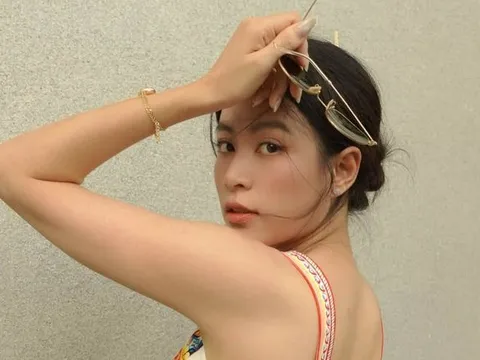 Hoàng Thùy Linh khoe lưng trần trong thiết kế táo bạo