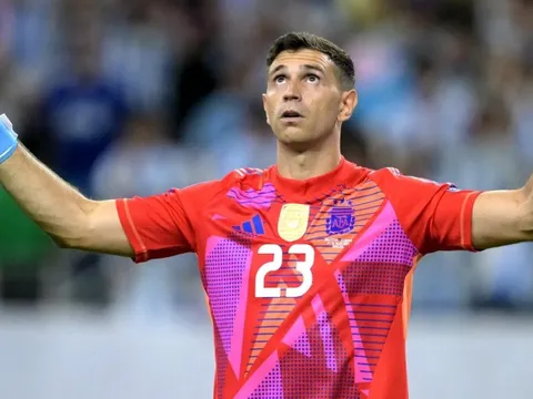 Chelsea chốt Martinez với giá 7,5 triệu bảng