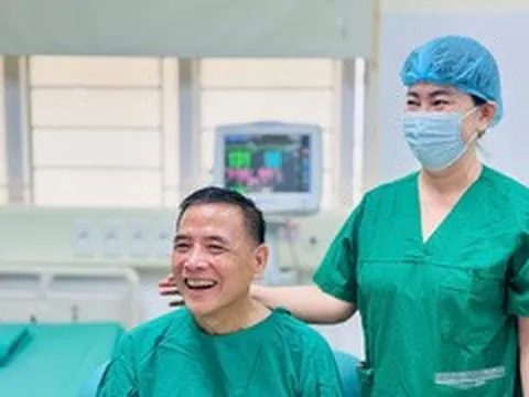 Người đàn ông 2 năm sống nhờ máy thở hồi sinh từ lá phổi hiến của cô gái 22 tuổi