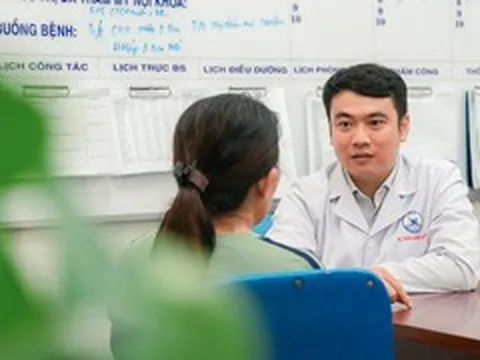 Biến chứng sau làm đẹp, người phụ nữ phải ghép da phục hồi mi mắt