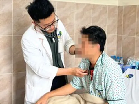 Sốt 40 độ sau chuyến du lịch, người đàn ông 34 tuổi ho ra máu, nguy kịch vì một sai lầm