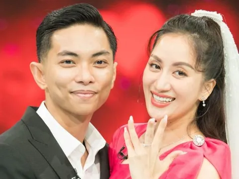 Tuyên bố của Khánh Thi về chồng kém 11 tuổi