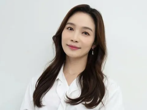 Lee Min Young đau buồn báo tin cha qua đời, bạn trai có tên trong danh sách con rể