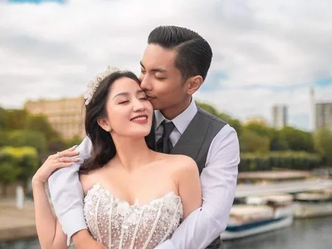 Khánh Thi tình tứ bên chồng kém 11 tuổi