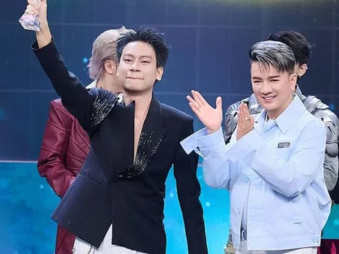 Đàm Vĩnh Hưng nói về khoảnh khắc bật khóc vì quán quân Tấn Bảo tại The Next Artist