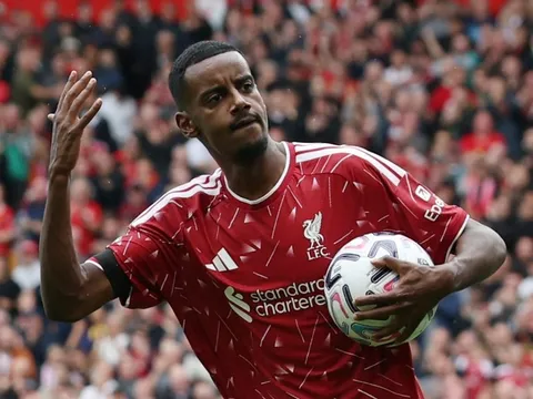 Bàn thắng phút 82 giúp Liverpool thoát thua trước Forest