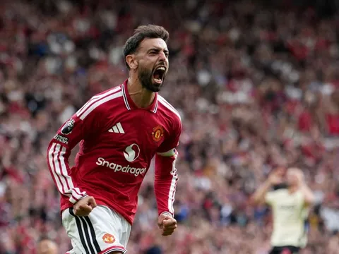 Bruno lập hat-trick trong trận thắng 5-2 của MU