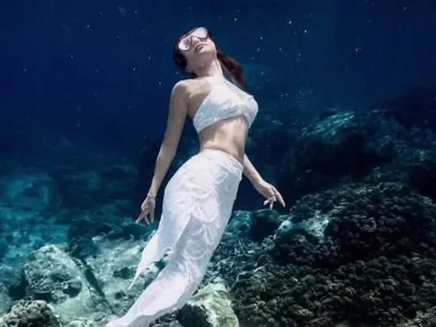 Diệp Lâm Anh gây sốt với tạo hình độc lạ giữa lòng đại dương