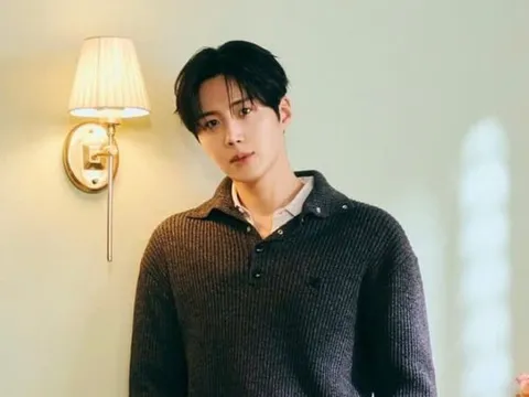Kim Seon Ho đích thân tung ảnh selfie sau tranh cãi chỉnh sửa