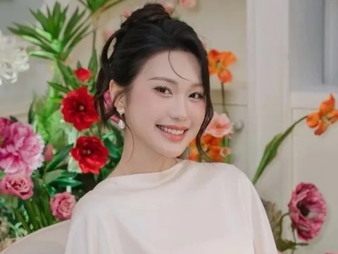 Ngắm nhan sắc rạng rỡ của bà xã cầu thủ Đoàn Văn Hậu